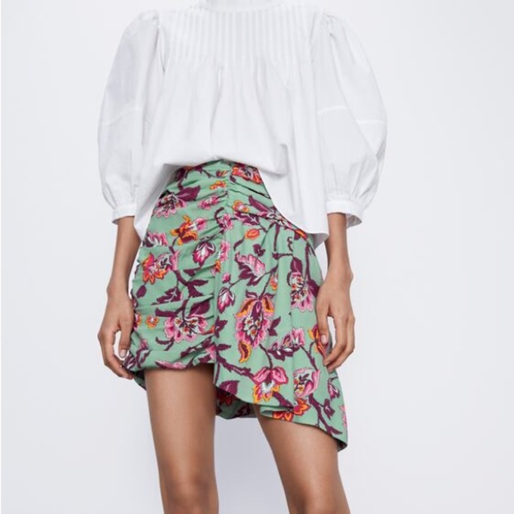 ZARA - FLORAL DRAPED MINI SKIRT - Picture 3 of 6